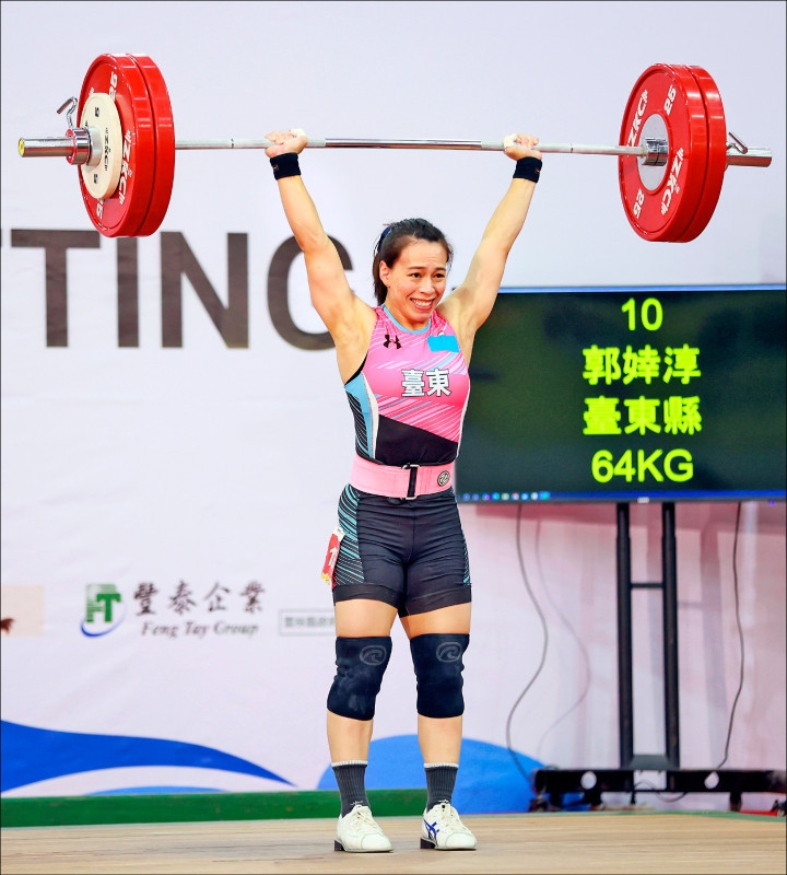 全運會(影)/邊舉邊哭!「舉重女神」郭婞淳挺舉130公斤破紀錄 賽場上激動落淚