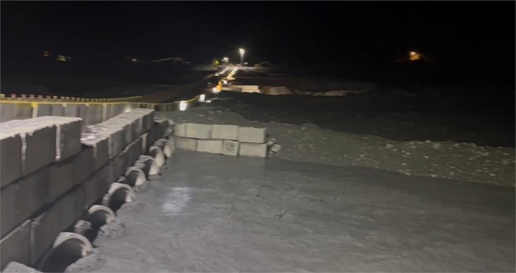 快新聞／最新！花蓮馬太鞍溪新堰塞湖開始溢流　畫面曝光