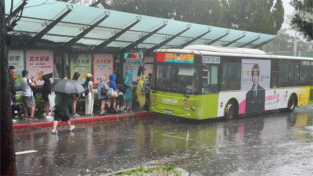 風雨襲雙北大學！　文大颳11級風週二起採線上授課
