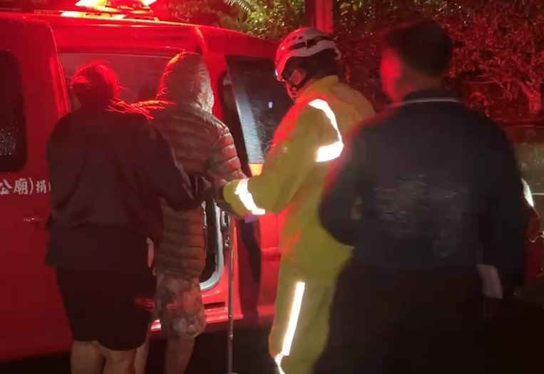 頭城合興里列紅色警戒　里長挨家挨戶通知37人撤離