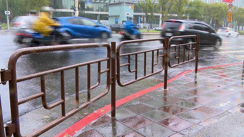 護學童安全！　光復國小通學區設行人庇護島.護欄等8措施