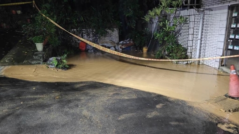豪雨致災！北市文山區景華街土石流　居民暗夜急撤離