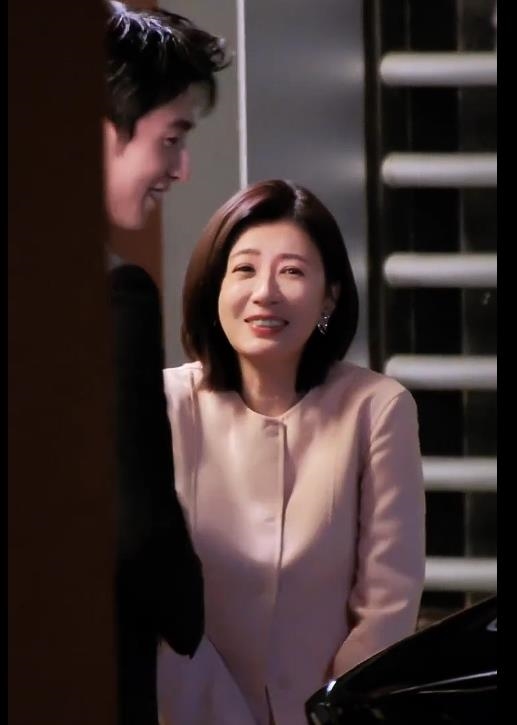 稱「孩子見修杰楷上銬」被警方打臉！賈靜雯廈門「CP同框」狀態曝網嘆：心疼