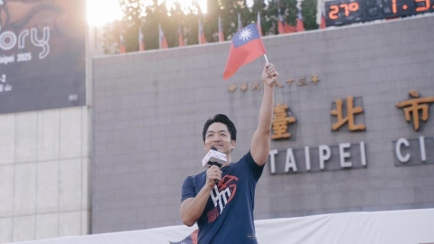 蔣不聽!北台灣狂風暴雨不停班課 蔣萬安、侯友宜臉書再遭灌爆