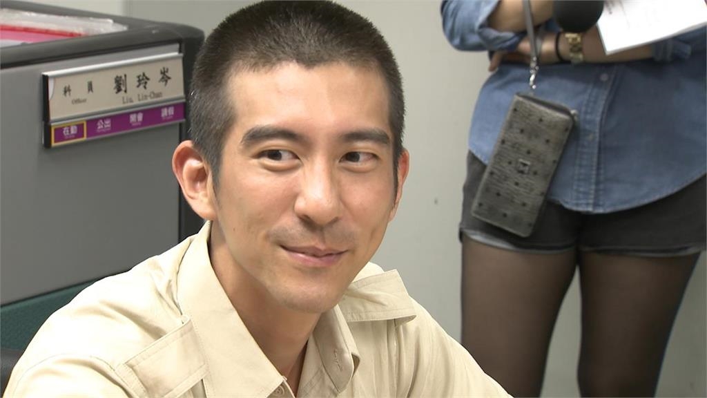 修杰楷逃兵首發聲「粉絲刷一排加油」掀論!陳沂現身開嗆:鼓勵繼續逃?