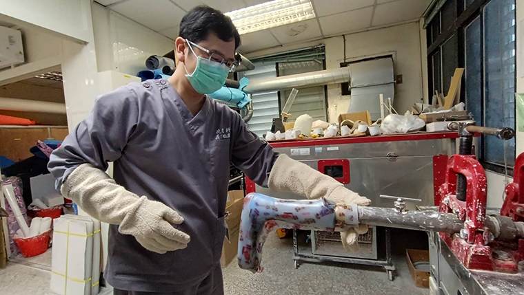 花蓮洪災沖走矯具 門諾團隊助8歲恩恩重新踏上求學路