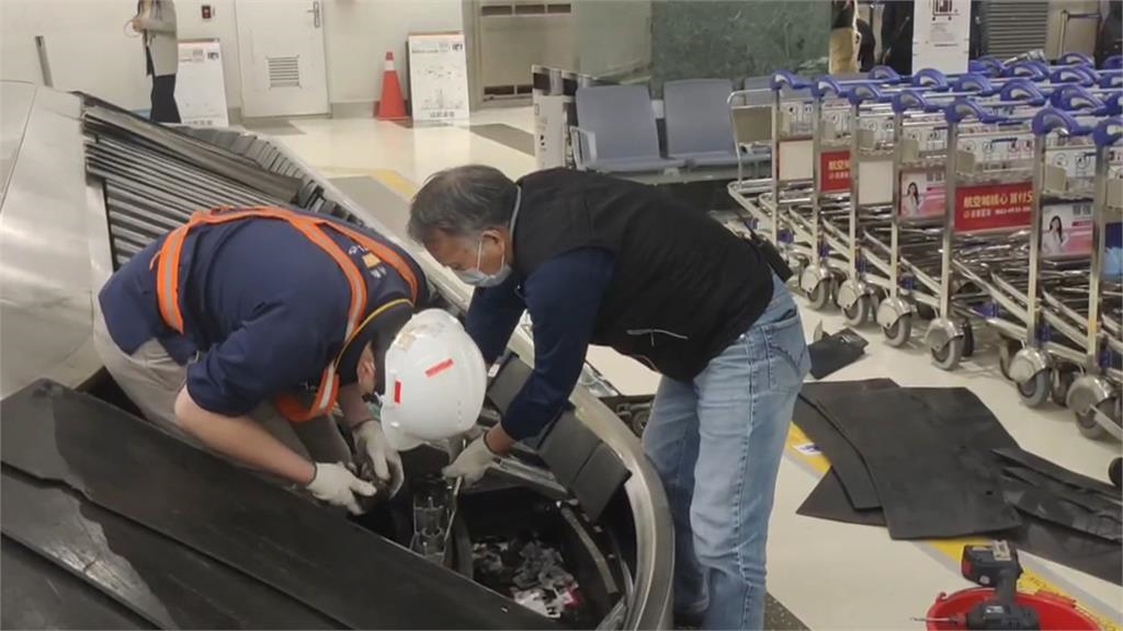 桃機行李轉盤「當機脫軌」 底下驚見「垃圾、吊牌」引熱議