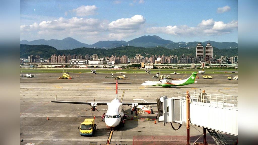 開心出國卻鬧出大烏龍！兜了一大圈下機後卻發現「還在原地」