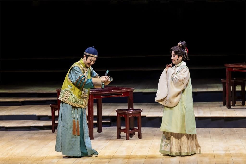 唐美雲《夢在海潮那邊》變男變女談三角戀!戲裡戲外皆真情