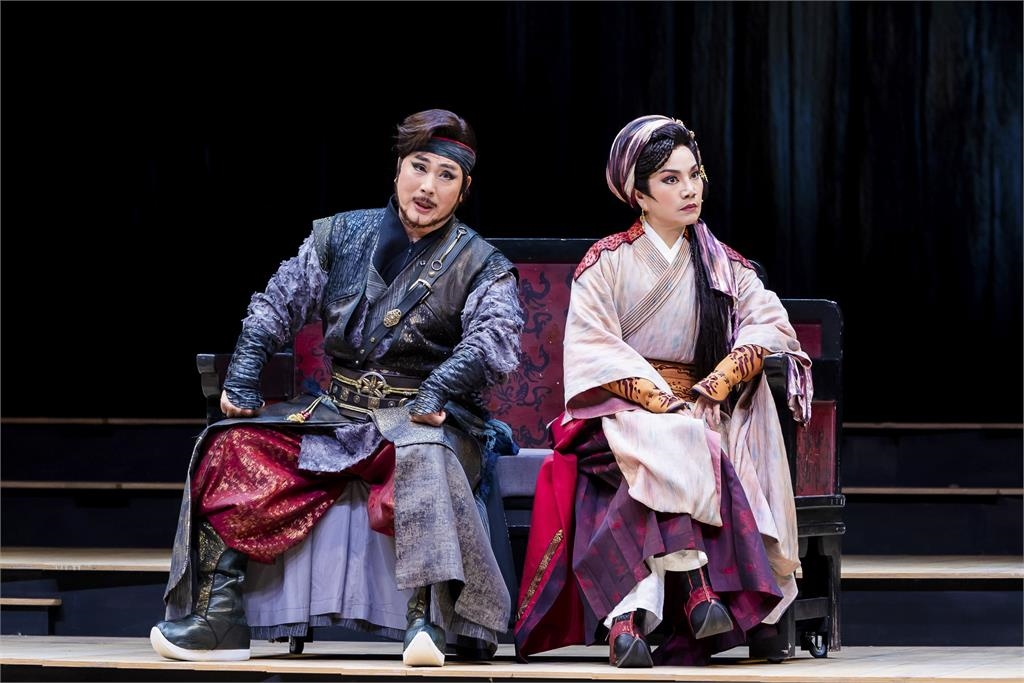 唐美雲《夢在海潮那邊》變男變女談三角戀!戲裡戲外皆真情