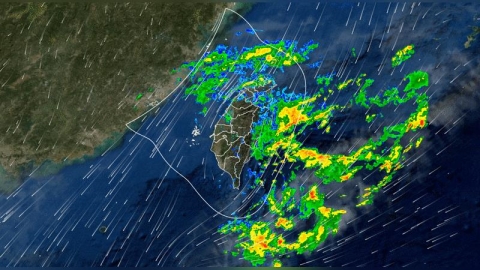 光復連假天氣出爐⋯雨彈轉向「狂炸花東」！氣象署：這天東北季風又增強