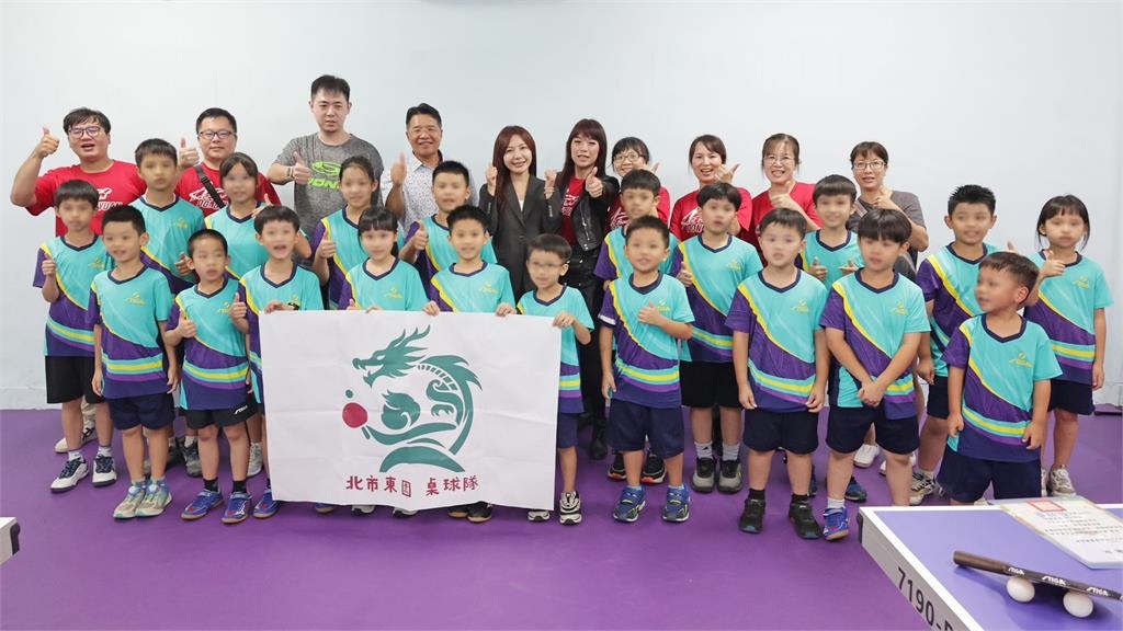 快新聞／送暖！吳沛憶助東園國小桌球隊升級裝備　睽違10年復辦艋舺盃