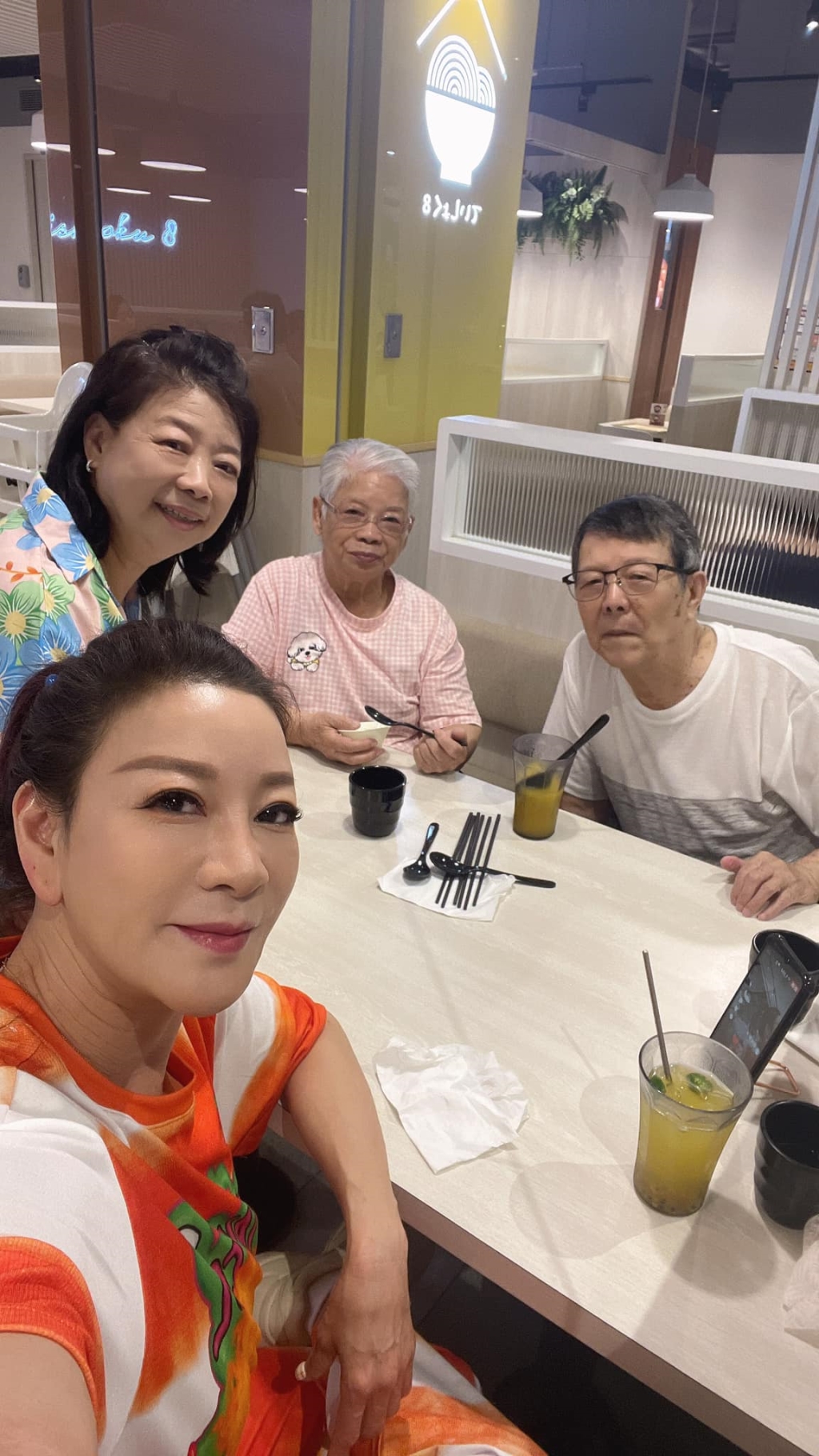 楊繡惠錄影驚見14年前簽名木屐! 與老爸阿西回憶被翻出  她孝順「揭一事」感動網