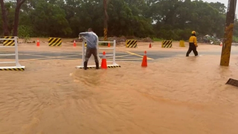 大雨炸桃園！　觀音路口排水系統未完善馬路成水道
