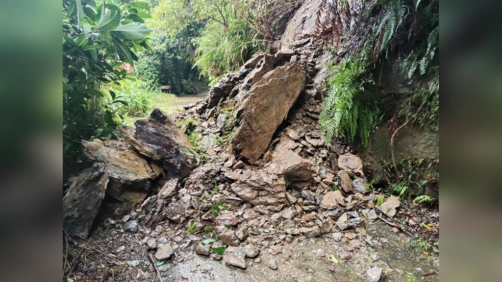 宜蘭五峰旗風景區全區封閉！　巨大落石+步道坍方阻斷登山路線