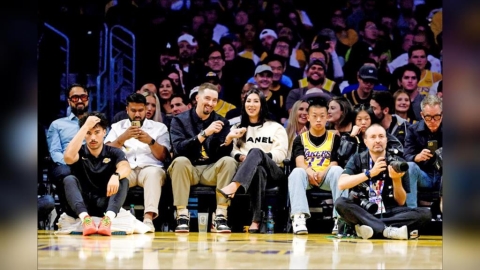 MLB/世界大賽扛首戰先發不緊張!道奇強投史奈爾「放輕鬆」先去看NBA開幕戰