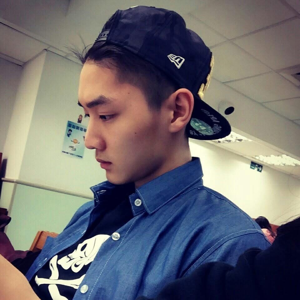 「油頭帥哥檢察官」拘提坤達一日暴紅!網暈爛喊「可以辦我嗎?」本人14字吐心聲