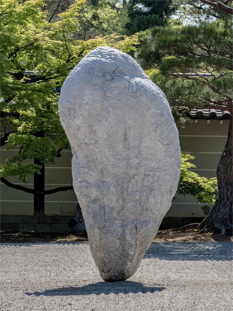 第七屆「雕塑雙年獎」揭曉!日藝術家本鄉芳哉《空白-坐佇》奪金獎!