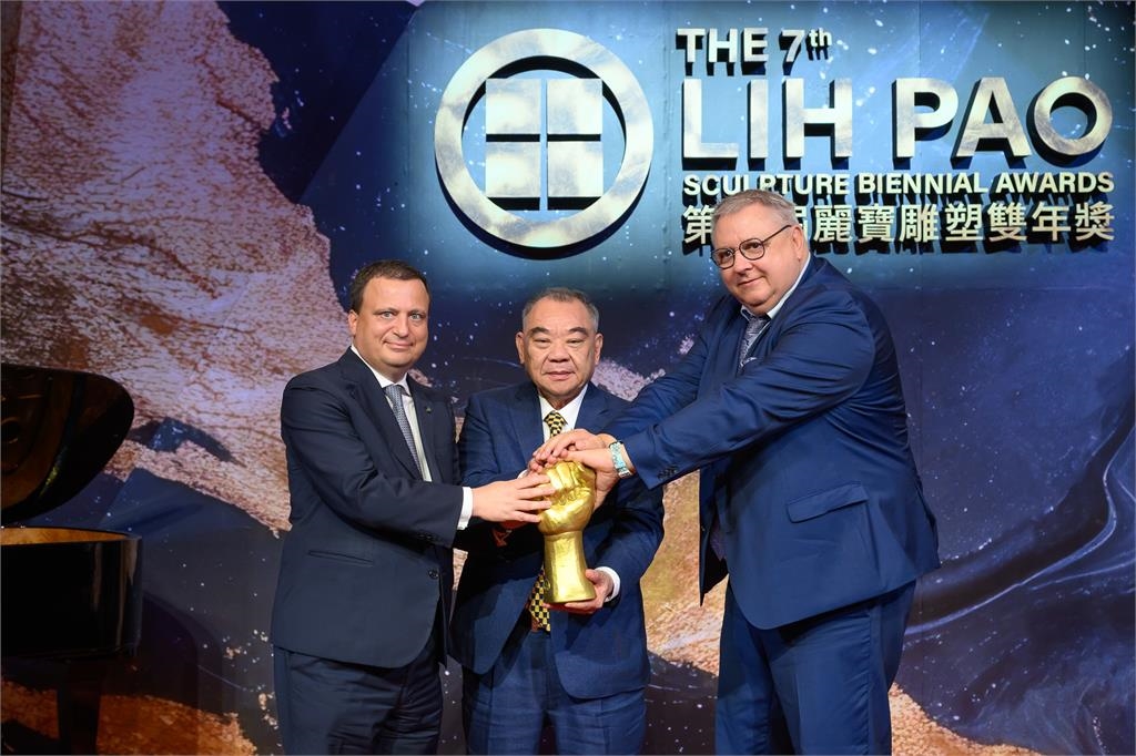 第七屆「雕塑雙年獎」揭曉!日藝術家本鄉芳哉《空白-坐佇》奪金獎!