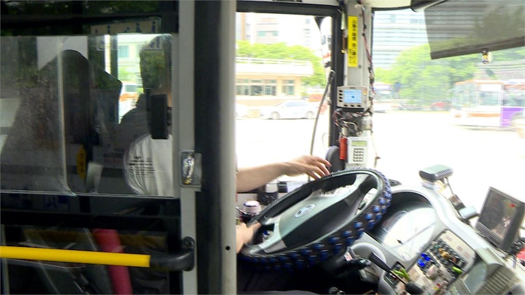 被學生嗆「這輩子就這樣」氣到狂揍！公車司機「驚人月薪」震撼網：贏過公務員