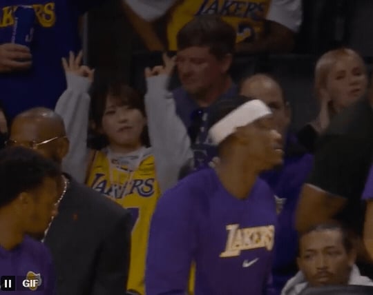 暗黑界「赤木晴子」無預警同框詹皇！「小鳥依人」套球衣現身…超萌畫面曝光了