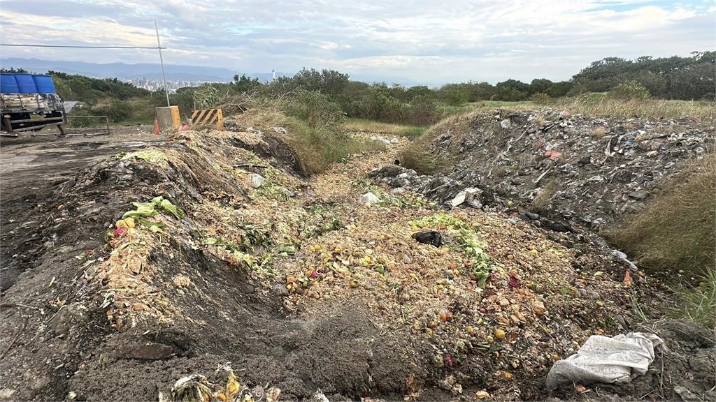 化製車運送死豬過程車門未關　陳柏惟酸中市府忘了「這件事」