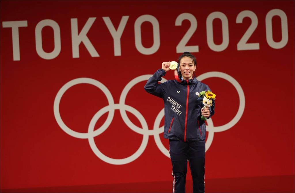 25年前《親戚不計較》神預言台灣未來！網挖「這句100%命中」嚇爛：台版辛普森