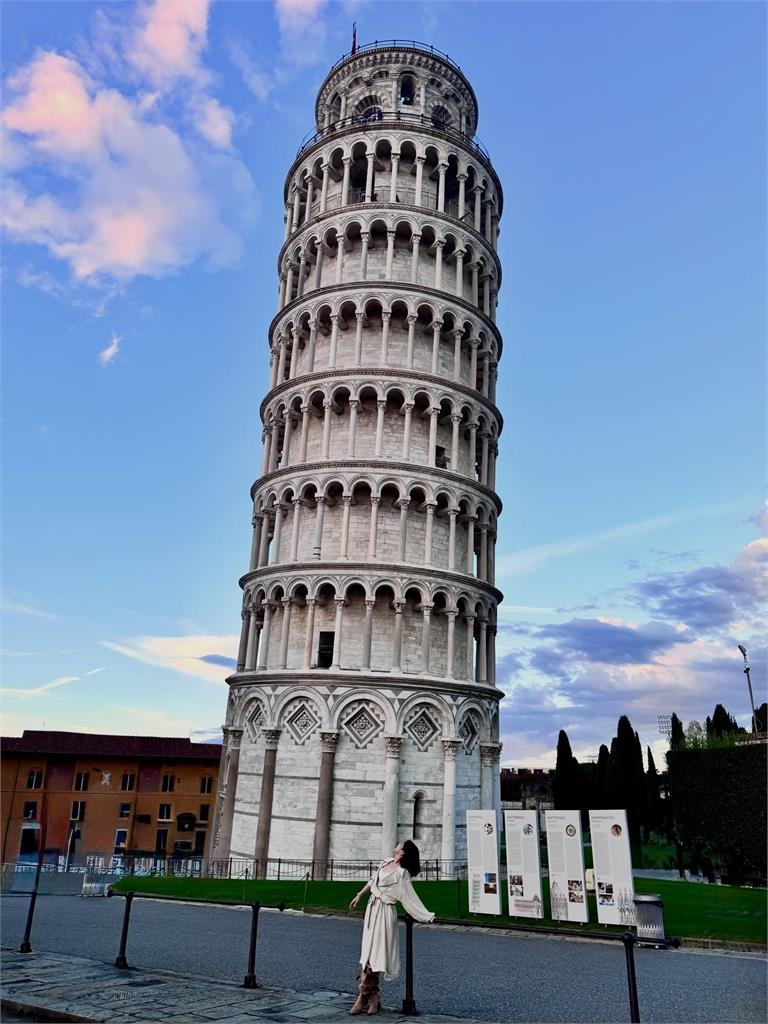 壯壯突哭喊:求老闆多給工作!出國遭偷光行李「慘噴600萬」愛馬仕全沒了