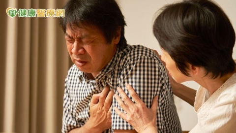 咳嗽胸痛不輕忽 他積極就醫揪出早期肺癌救了自己一命