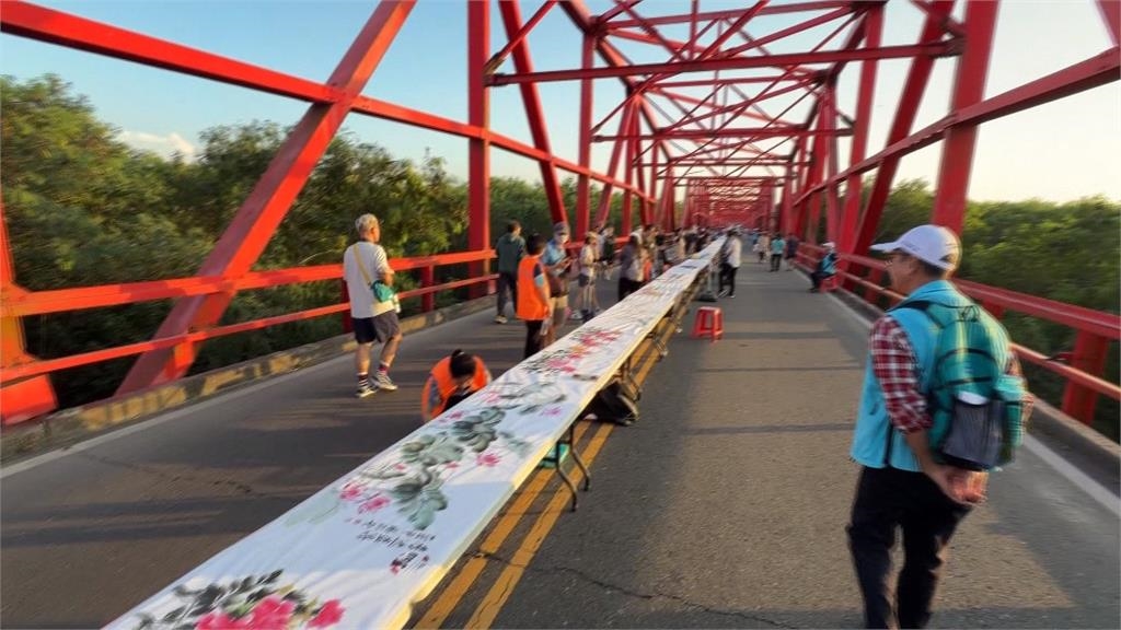 西螺大橋藝陣文化祭登場 雲林縣長張麗善現場揮毫