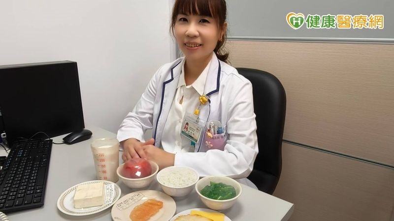 骨頭顧得好　老翁也能當鏟子超人！顧不好　長期背痛還骨折！專家教顧骨本三要訣