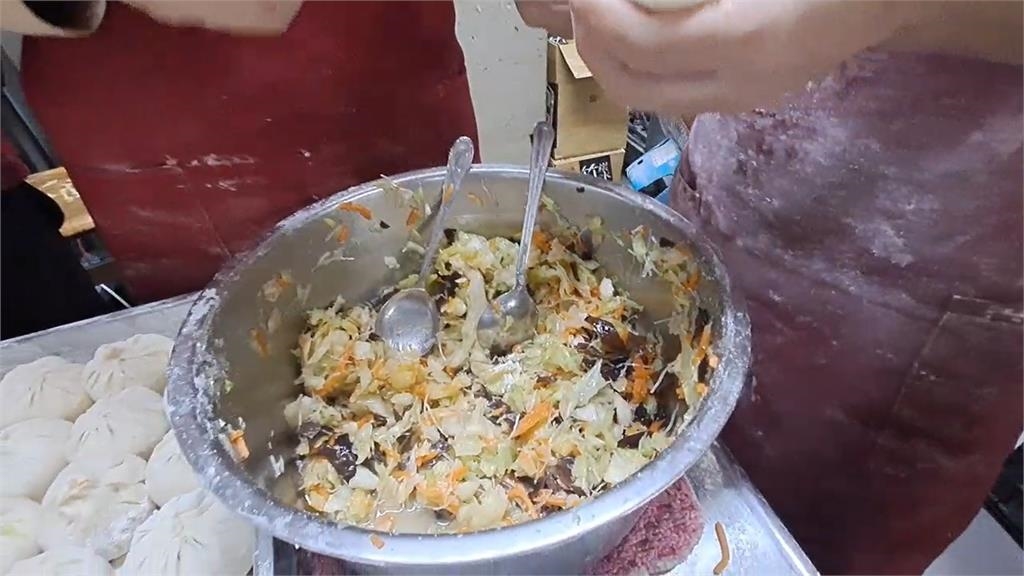 快新聞／全國豬隻禁運禁宰五天！　基隆排隊小吃「水煎包」供應量減半