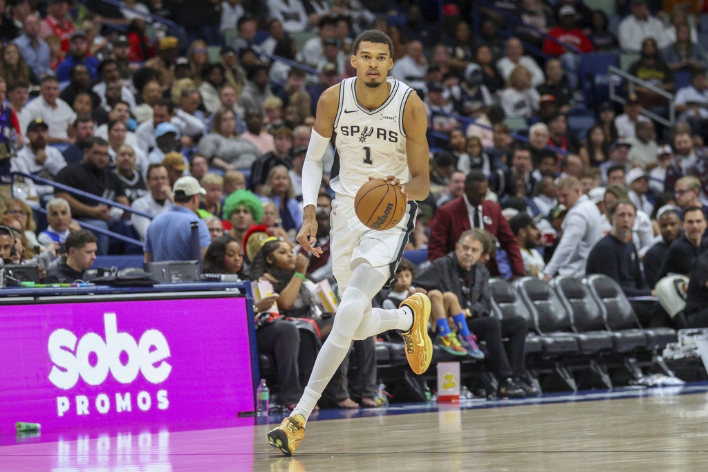 NBA(影)/斑馬9記麻辣鍋真嚇人!「準大三元」帶領馬刺擊敗鵜鶘拿下開季二連勝