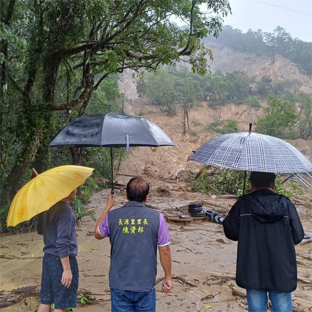 快新聞/連日豪雨釀災!新北雙溪北38線道路基流失 管制人車通行