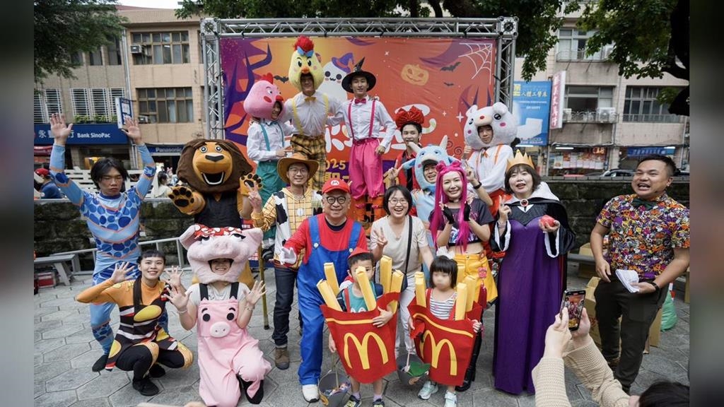 超吸睛！千人嗨翻萬華萬聖節遊行　吳沛憶化身獵魔女團米拉