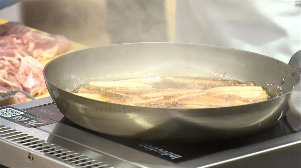 米其林主廚PK麻油料理大賽　麻油雞煨飯、水晶凍飄香
