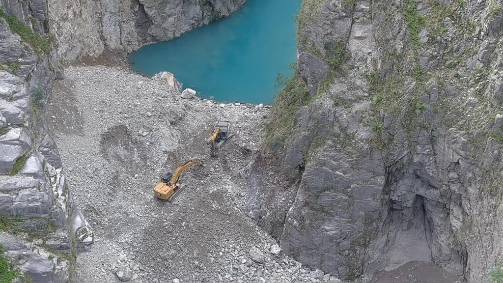 快逃！花蓮燕子口堰塞湖上午9點起開挖引流　民眾速遠離河道