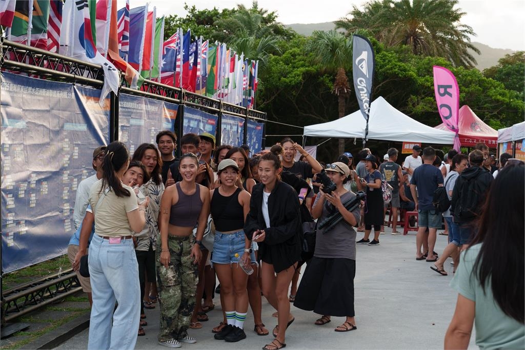 快新聞／「浪」世界看見台灣！　屏東佳樂水衝浪積分賽圓滿落幕