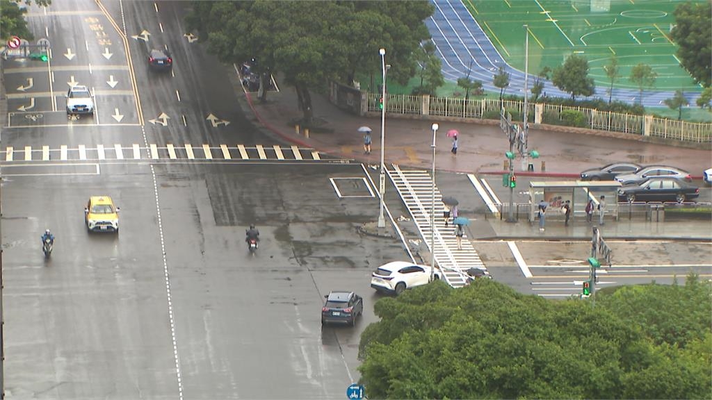 北台灣人「快長菇」雨下7天不停!平地「這2處」雨量破千居冠震驚全網