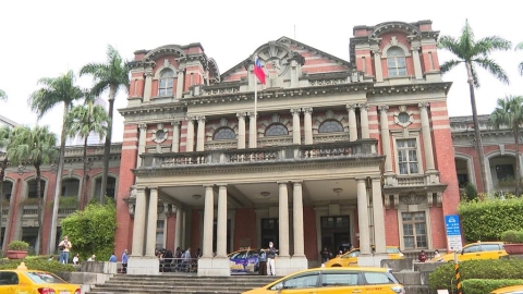 台大小兒加護主治醫師"時薪900"? 網驚:不如家教