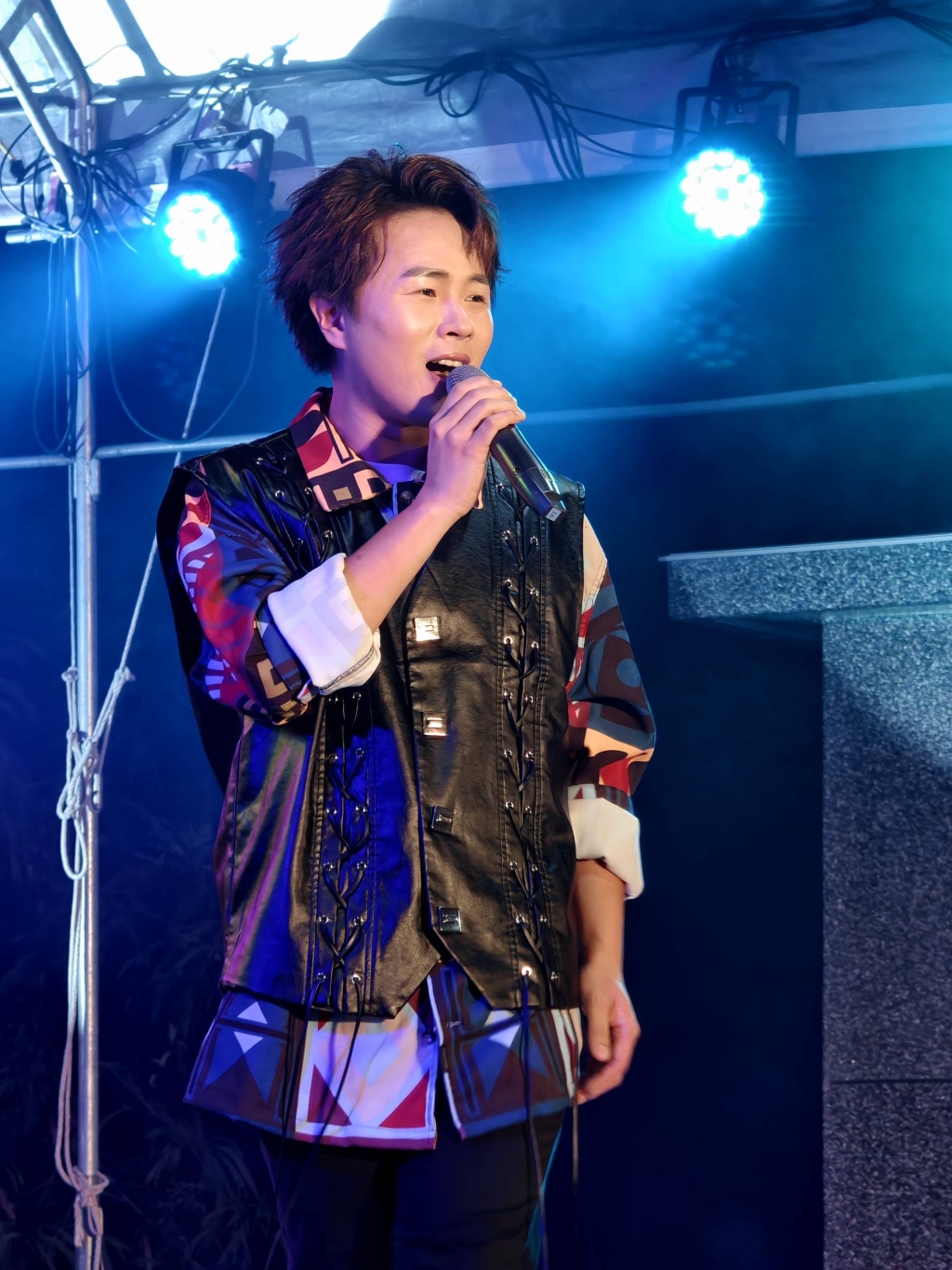 出道12年首登金鐘舞台！陳孟賢感動圓夢唱到哭 許願挑戰典禮主持