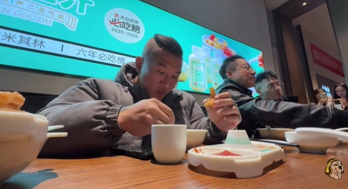 館長5度赴中「合體汪小菲」!挑戰「喝豆汁」面部猙獰狂讚…直播病情全說了