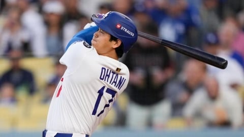 MLB(影)/了不起!大谷翔平「神蹟三響砲」飛出場外超遠一轟 道奇立紀念牌了