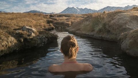 台女赴日泡湯遭男闖入緊盯10秒!旅館竟辯「他來捉蟲的」荒謬回應掀眾怒