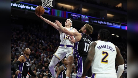 NBA(影)/鄉村曼巴狂飆51分!詹皇和77不在家沒差 湖人客場成功踢館擊敗國王