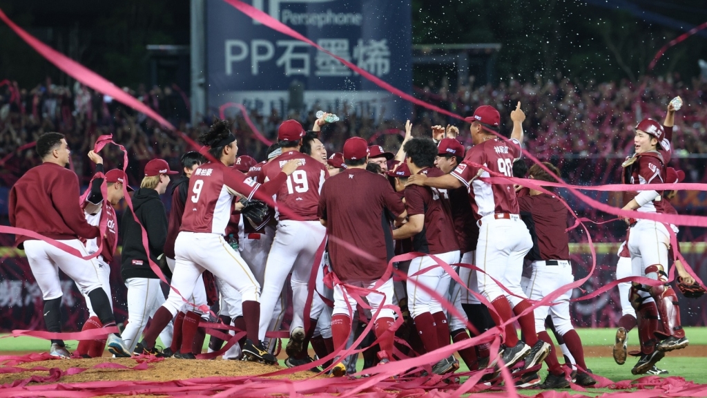 昔跳瀑布許願「樂天總冠軍」成真了! 籃籃主持節目心繫球隊 真情畫面流出超感動