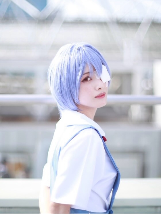 日女主播套戰袍「美到凍未條」!化身真人版「明日香」惹粉絲暴動:一模一樣