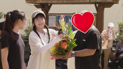 籃籃被爆節目認識新對象!昔日「泳池相遇」畫面被挖出 男方獻花全認了