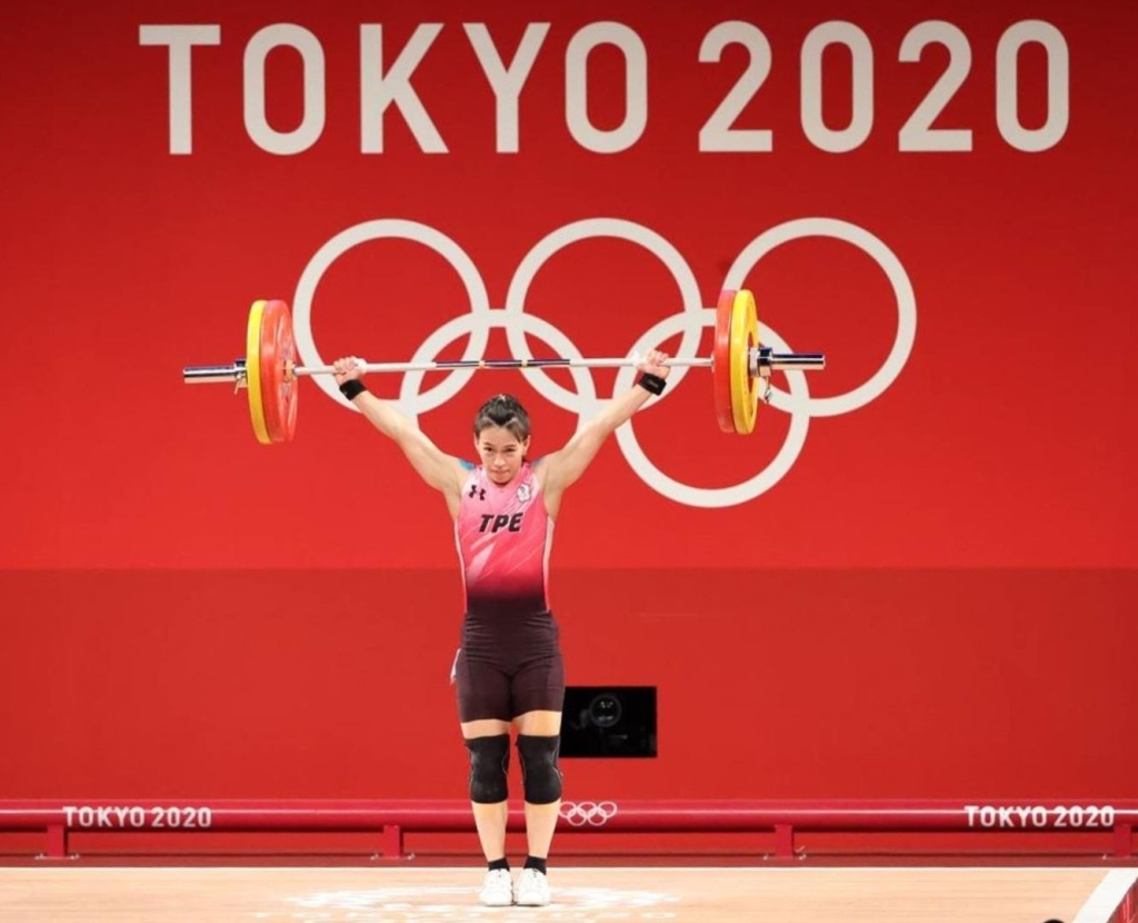 網友挖出25年前《親戚不計較》片段!驚呼台詞「預言100%成真」:台灣拿下奧運舉重金牌