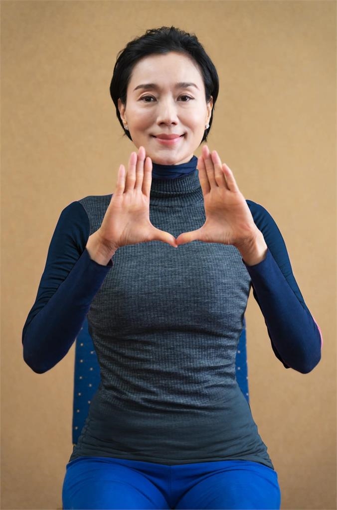 坣娜傳逝世曾曝被「紅斑性狼瘡」纏8年 嘆像「火燒身」看淡病況吐4字